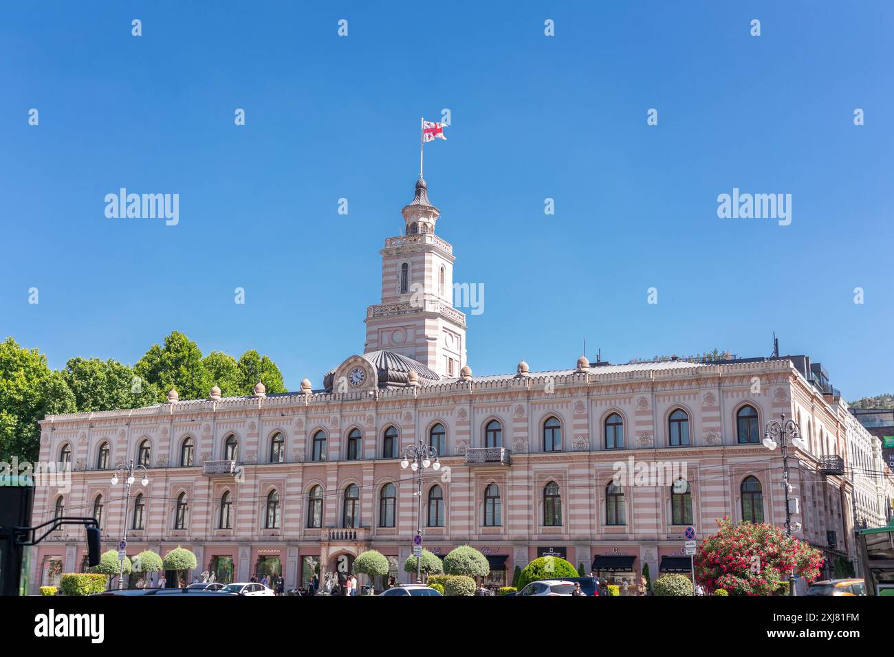 Tbilisi, Georgia - 24 GIUGNO 2024: Liberty Square si trova nel centro di Tbilisi, Georgia, all'estremità orientale di Rustaveli Avenue. Foto Stock