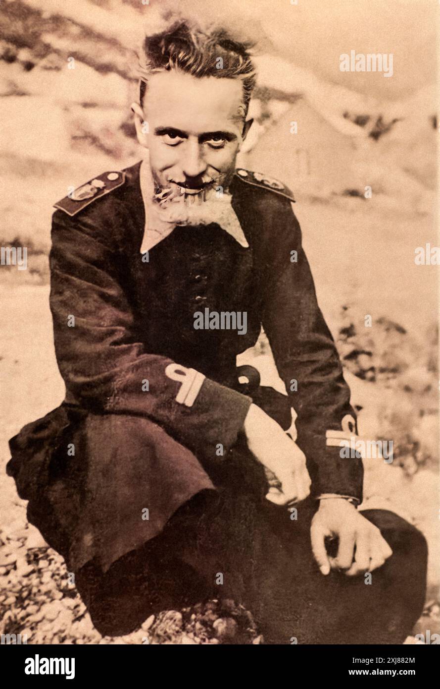 Don Carlo Gnocchi in una fotografia scattata a Boga (Albania), quando era cappellano militare della divisione Alpina Julia - aprile 1941 Foto Stock