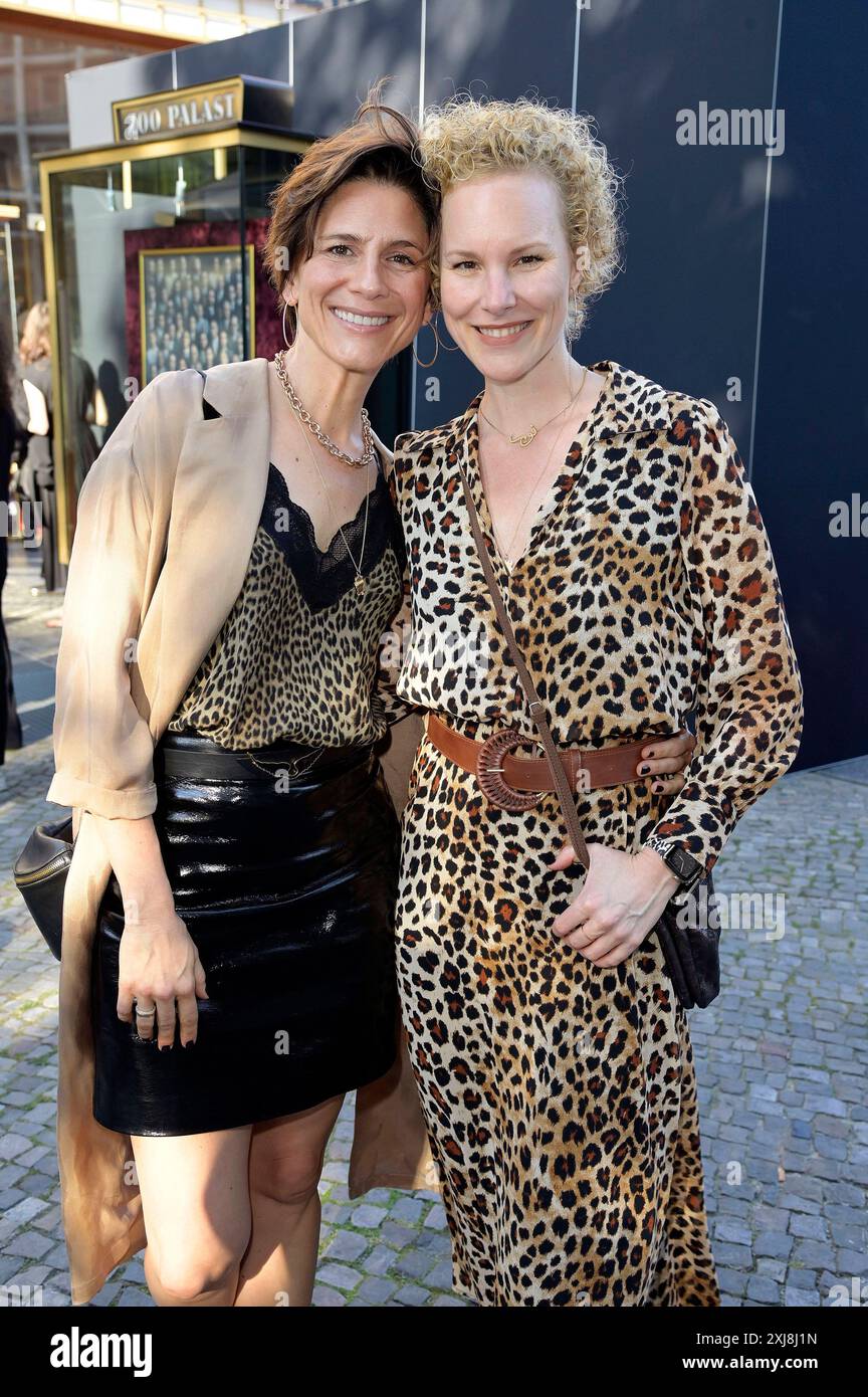 Christina Hecke mit Ehefrau Stefanie Henn bei der Premiere des Kinofilms Die Ermittlung im Zoo Palast. Berlino, 16.07.2024 *** Christina Hecke con la moglie Stefanie Henn alla prima del film Die Ermittlung allo Zoo Palast di Berlino, 16 07 2024 foto:XF.xKernx/xFuturexImagex ermittlung_4704 Foto Stock