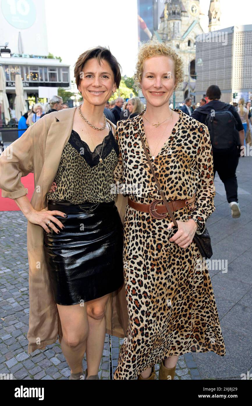 Christina Hecke mit Ehefrau Stefanie Henn bei der Premiere des Kinofilms Die Ermittlung im Zoo Palast. Berlino, 16.07.2024 *** Christina Hecke con la moglie Stefanie Henn alla prima del film Die Ermittlung allo Zoo Palast di Berlino, 16 07 2024 foto:XF.xKernx/xFuturexImagex ermittlung_4703 Foto Stock