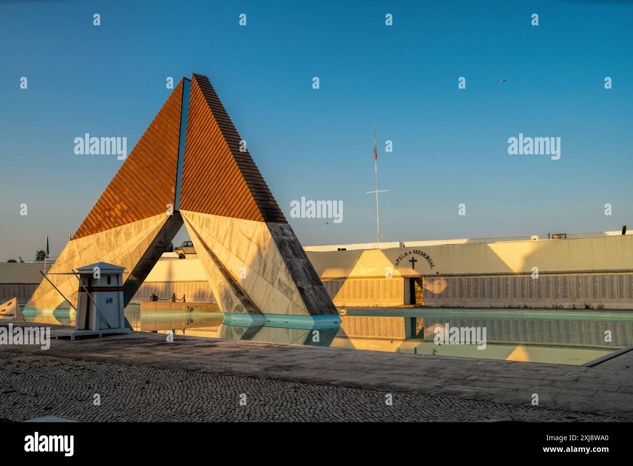 Lisbona Portogallo - 16 giugno 2024 . Lisbona, Portogallo - Monumento ai combattenti d'oltremare (in portoghese: Monumento aos Combatentes do Ultramar) all'alba - A. Foto Stock