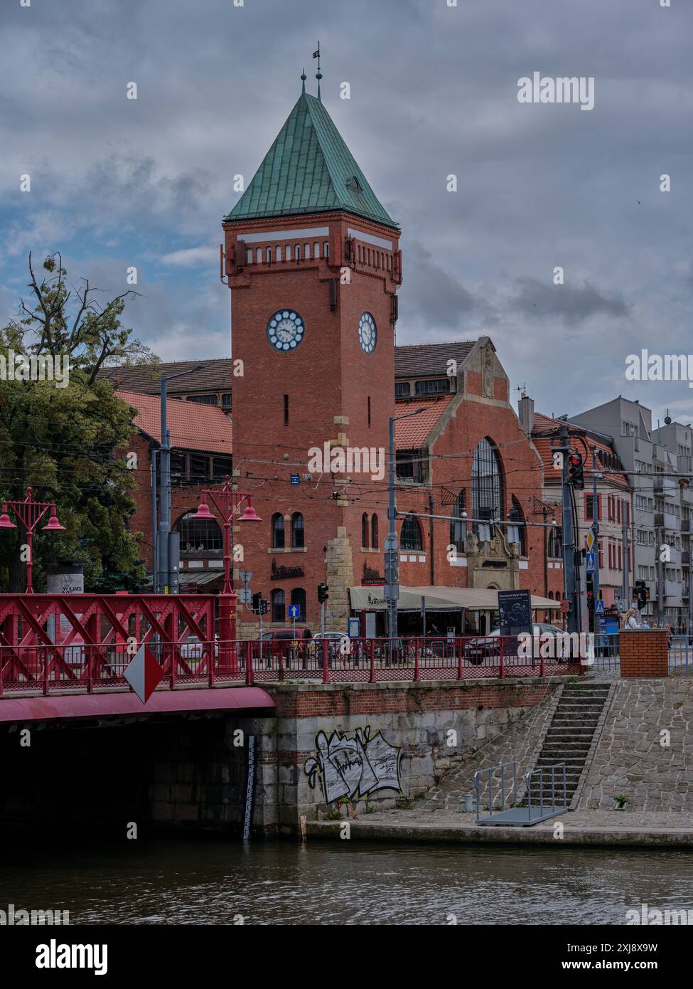 Mercato Hall di Wroclaw in una cupa giornata estiva bassa slesia polonia Foto Stock