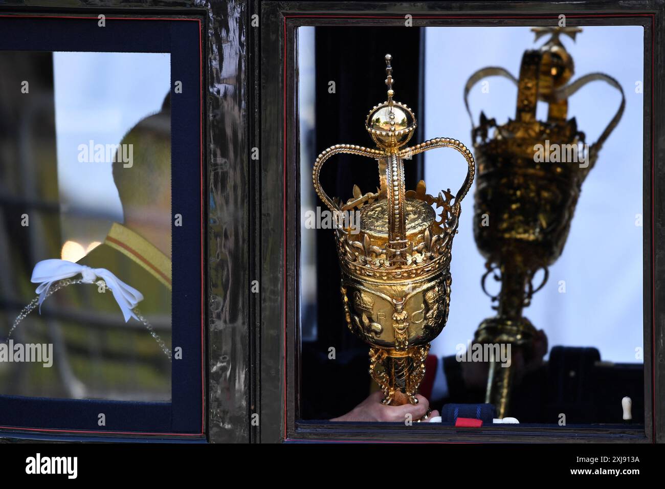 La mazza cerimoniale è vista in una carrozza al Palazzo di Westminster prima dell'apertura statale del Parlamento nella camera dei lord, a Londra. Data foto: Mercoledì 17 luglio 2024. Foto Stock