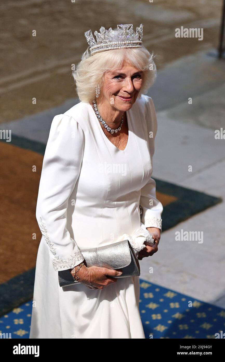 La regina Camilla, indossando il Diadem di Stato di Giorgio IV, arriva per l'apertura di Stato del Parlamento alla camera dei Lord, al Palazzo di Westminster a Londra. Data foto: Mercoledì 17 luglio 2024. Foto Stock