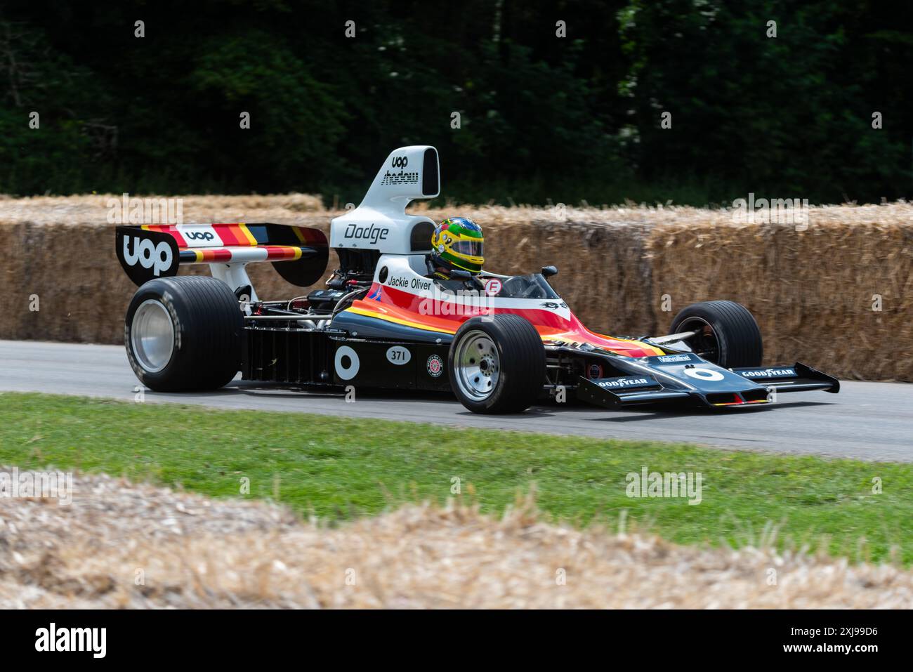 1975 macchina Shadow-Dodge DN6 che sale la pista di arrampicata all'evento Motorsport Goodwood Festival of Speed 2024, West Sussex, Regno Unito Foto Stock