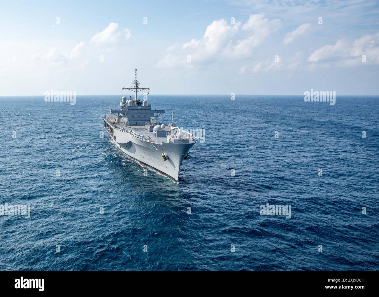 La nave ammiraglia della U.S. 7th Fleet USS Blue Ridge (LCC 19) transita nel Golfo di Thailandia durante le operazioni di routine, il 15 luglio 2024. La 7th Fleet è la nave della Marina degli Stati Uniti Foto Stock