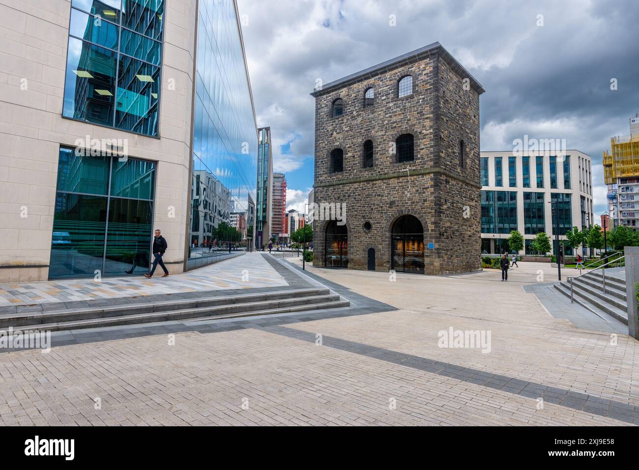 La stazione centrale di Leeds una volta si trovava qui a Wellington Place, Leeds. L'unico promemoria che la stazione sia mai esistita è la restaurata Wagon Lifting Tower Foto Stock
