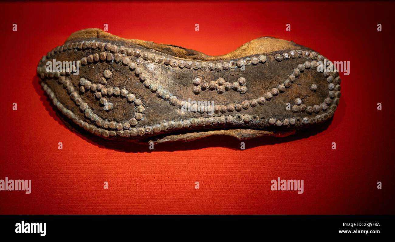 La suola decorata di una scarpa scoperta a Vindolanda, un forte ausiliario romano appena a sud del Vallo di Adriano, uno degli oltre 5000 scoperti sul sito. Foto Stock
