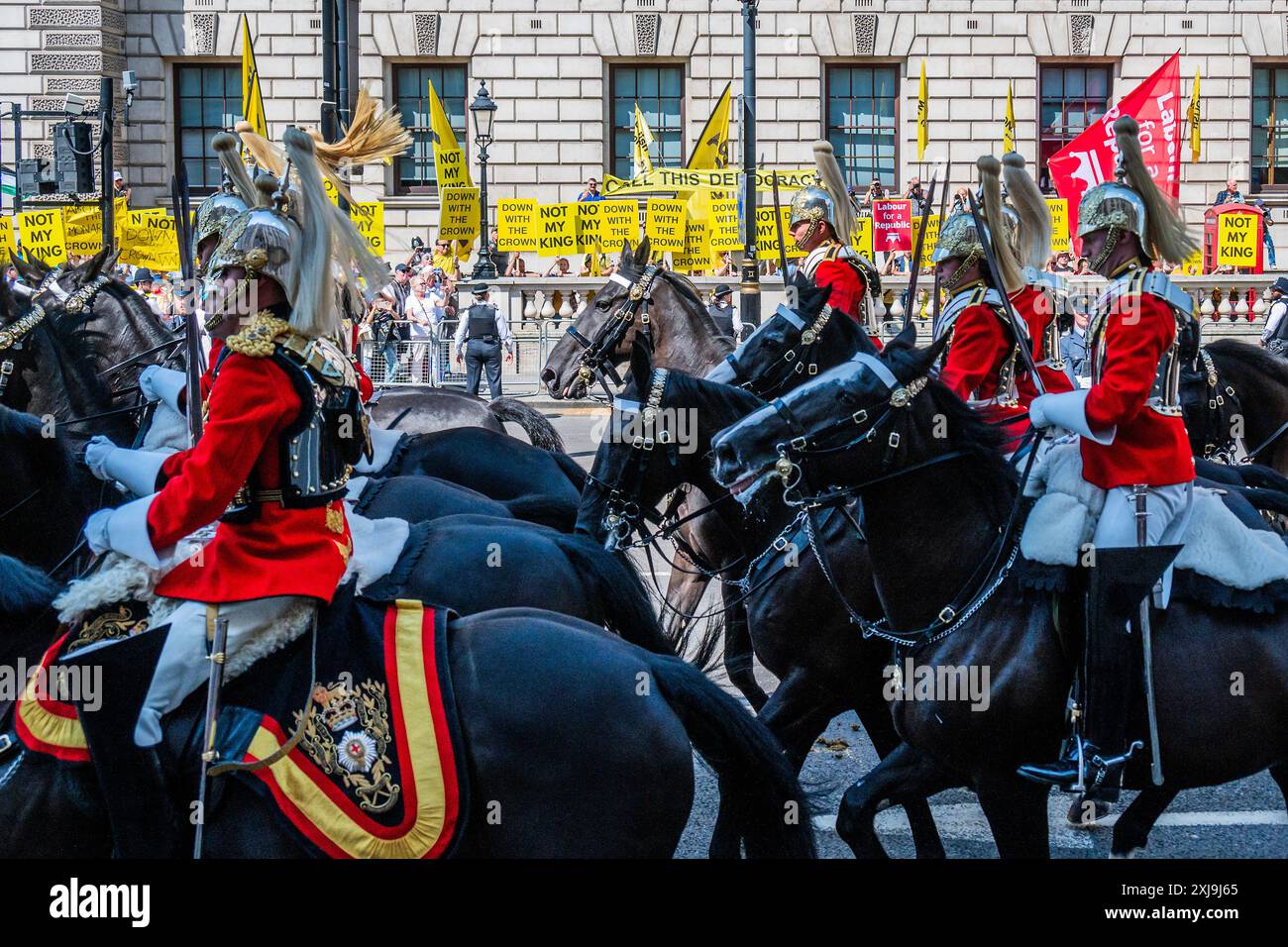 Londra, Regno Unito. 17 luglio 2024. Una protesta non mio re organizzata dalla Repubblica alla fine del parlamento di Whitehall - apertura statale del Parlamento dopo la vittoria delle elezioni generali laburiste. Crediti: Guy Bell/Alamy Live News Foto Stock