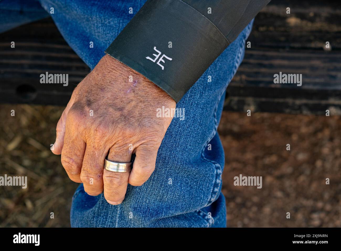 Marchio della Salt River Rodeo Company monogramma su una camicia in un rodeo nello Utah. Foto Stock