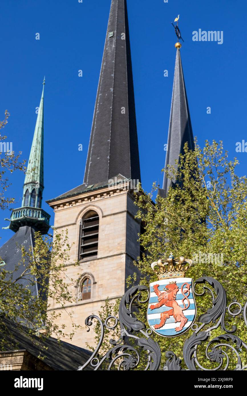 Europa, Lussemburgo, città di Lussemburgo, cattedrale di Notre-Dame con le iconiche tre guglie (dettaglio) Foto Stock