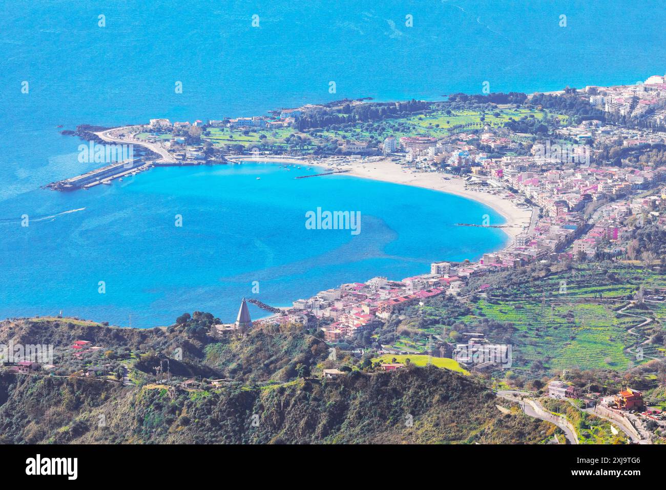 Vista sui Giardini di Naxos e sulla costa ionica, Castelmola, Taormina, Sicilia, Italia, Mediterraneo, Europa Copyright: MarcoxSimoni 718-2863 Foto Stock