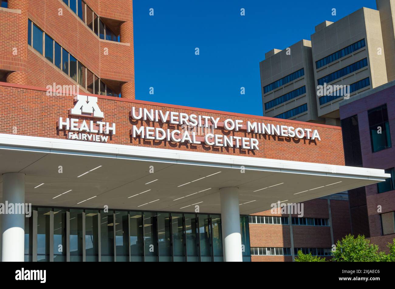 MINNEAPOLIS, Minnesota, Stati Uniti d'America - 8 LUGLIO 2024: M Health Fairview University of Minnesota Medical Center Hospital. Foto Stock
