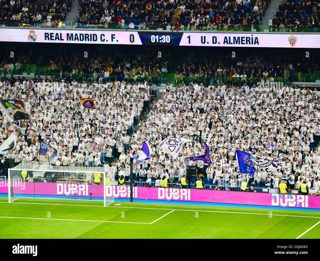 Il muro bianco dei tifosi della Grada nel sud si trova alla partita la Liga Real Madrid contro Almeria 21 gennaio 2024 vinta dal Real Madrid 3-2 Madrid Spagna Foto Stock