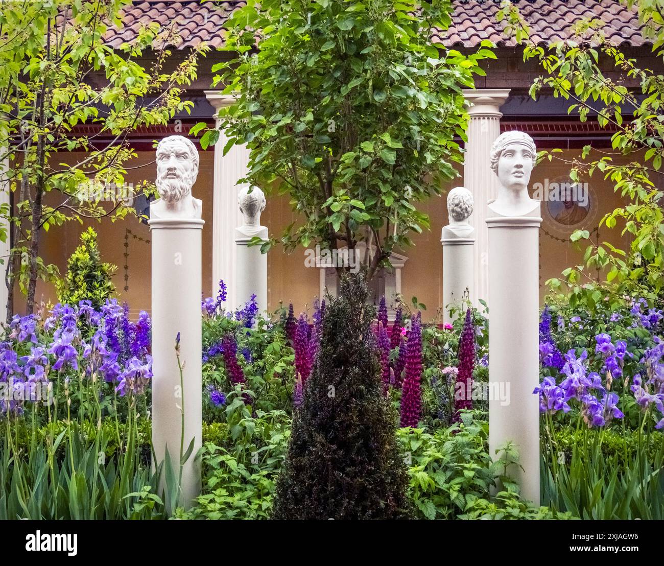 The Freedom from torture Garden un giardino santuario al Chelsea Flower Show 2024 di Londra. Foto Stock