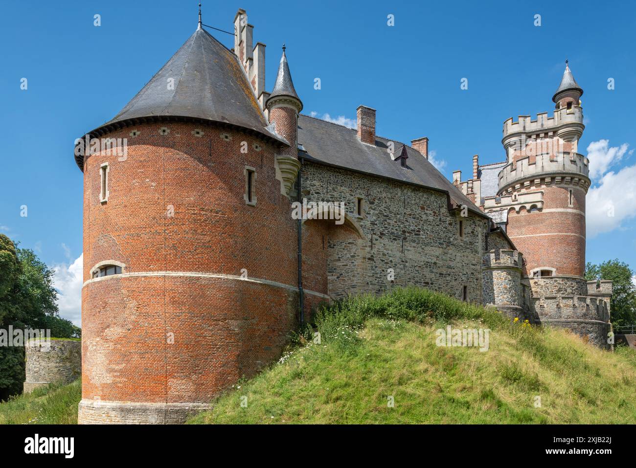 Torre Kasteel van Gaasbeek, originariamente castello fortificato medievale del XIII secolo ma rinnovato nel XIX secolo, Lennik, Brabante fiammingo, Belgio Foto Stock