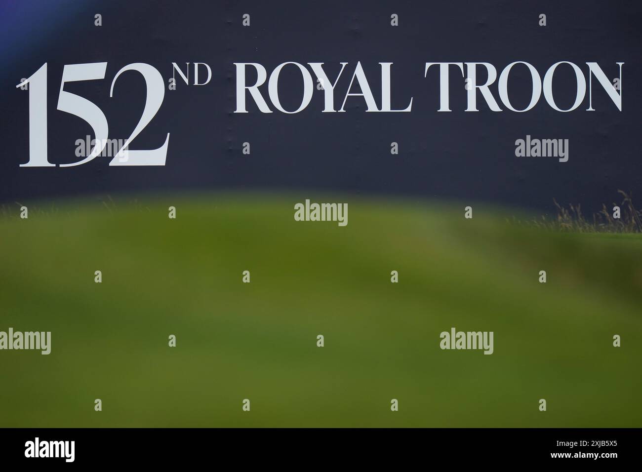 17 luglio 2024; Royal Troon Golf Club, Troon, South Ayrshire, Scozia; Open Championship Practice Day 3; Una vista generale di R&amp;Un logo sul 18th fairway Foto Stock
