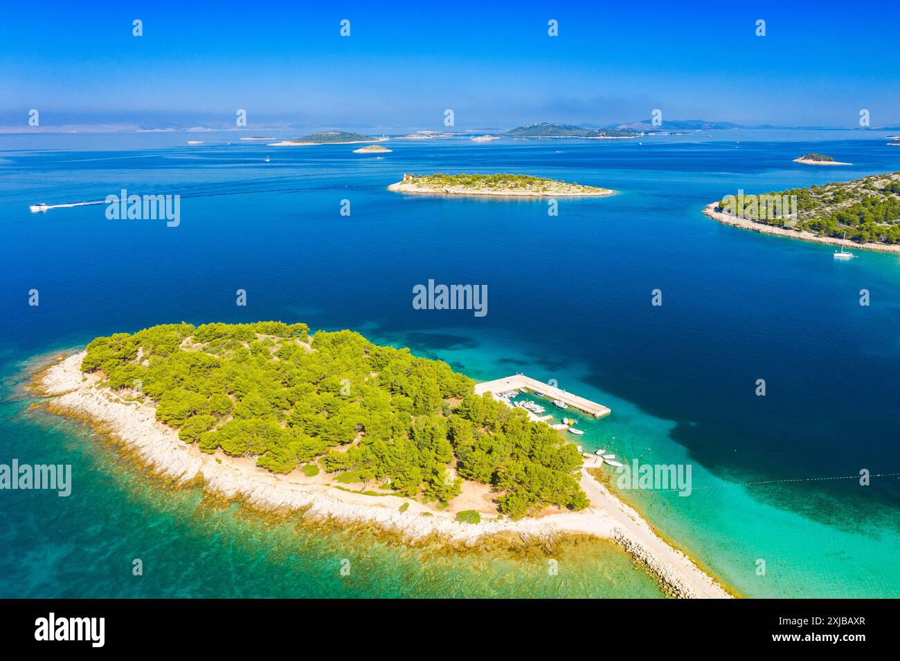 Isole incredibili nell'arcipelago di Murter in Dalmazia, Croazia Foto Stock