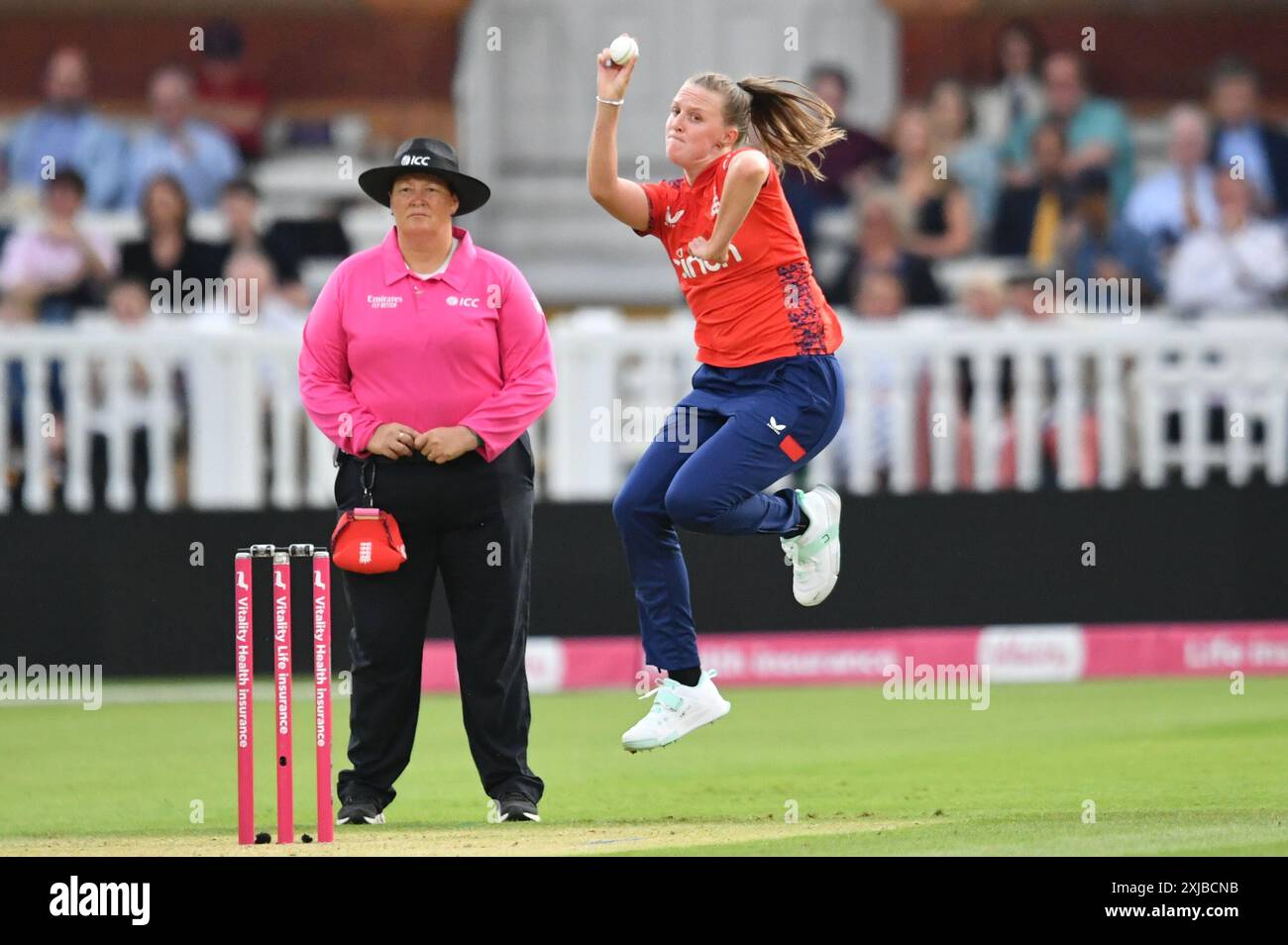 Londra, Inghilterra. 17 luglio 2024. Lauren Filer si esibisce durante la quinta Vitality IT20 tra le donne inglesi e le donne neozelandesi al Lord's Cricket Ground di Londra. Kyle Andrews/Alamy Live News Foto Stock