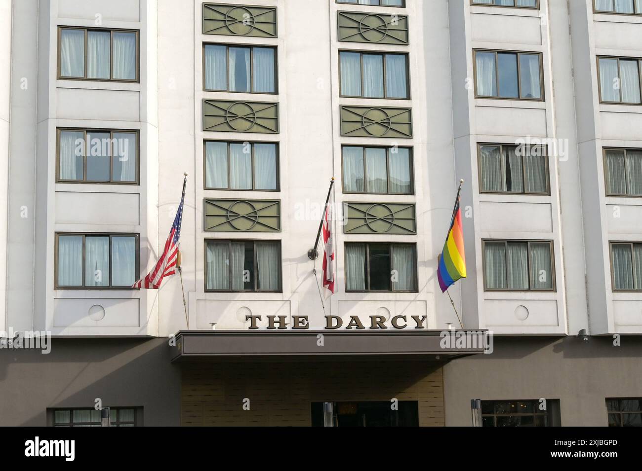 Washington DC, USA - 1 maggio 2024: Vista esterna dell'entrata dell'hotel Darcy a Washington DC. Foto Stock