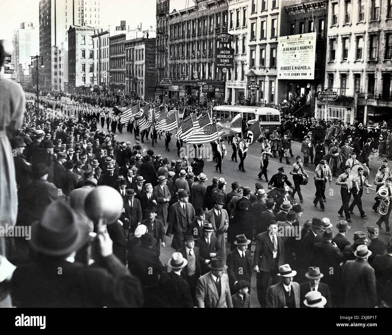 German American Bund Parade, East 86th Street, New York City, New York, USA, New York World-Telegram and the Sun Newspaper Photograph Collection, 30 ottobre 1937 Foto Stock