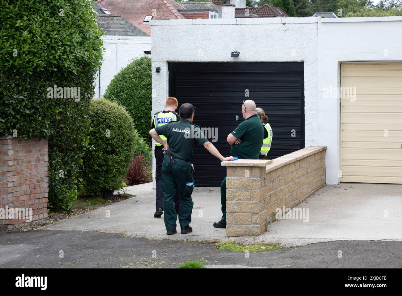 Edimburgo, Scozia, Regno Unito, cinque veicoli di ambulanza e due veicoli della polizia assistono all'incidente Foto Stock