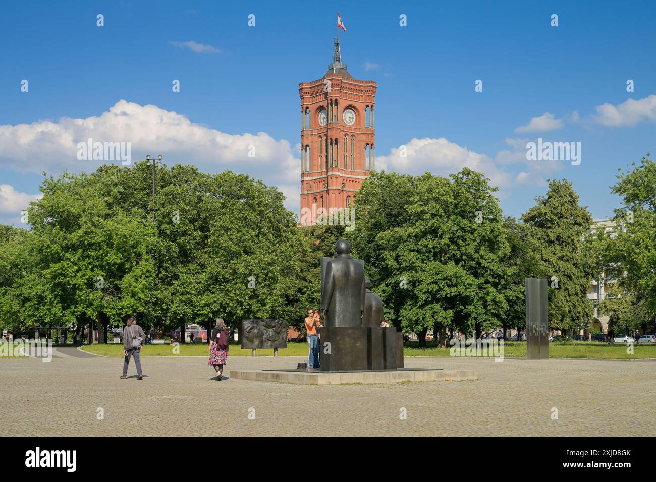 Marx-Engels-Forum, Rotes Rathaus, Rathausstraße, Mitte, Berlino, Germania Foto Stock