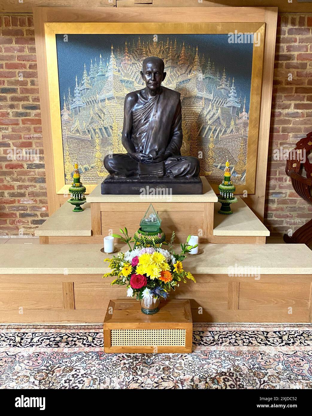 Amaravati è un monastero buddista Theravada all'estremità orientale delle Chiltern Hills nel sud-est dell'Inghilterra. Fondato nel 1984 da Ajahn Sumedho come estensione del monastero buddista Chithurst, il monastero ha le sue radici nella tradizione della Foresta Tailandese. Foto Stock