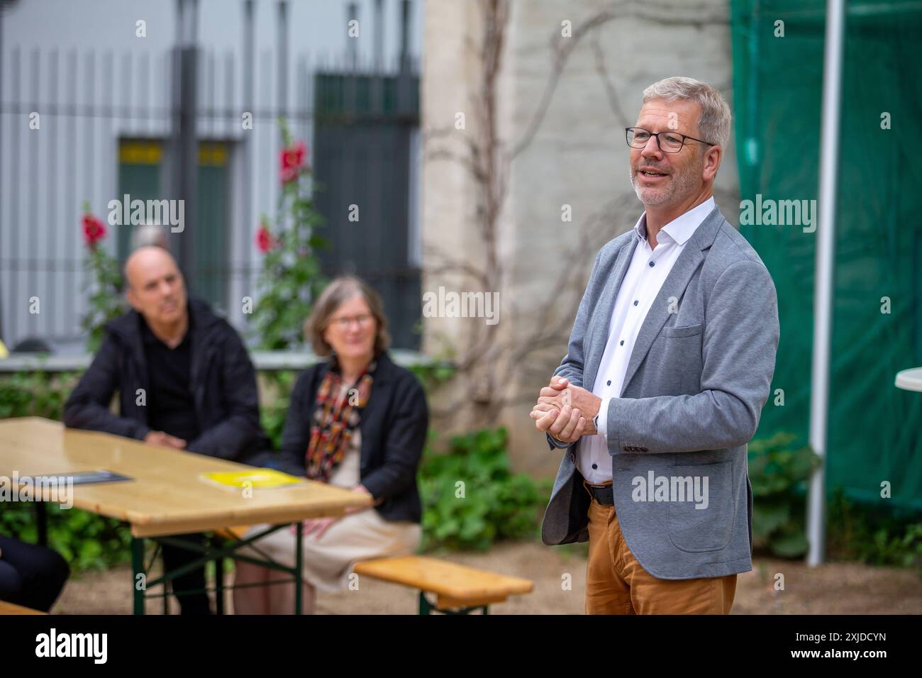 Oberbürgermeister Dr. Stefan Fassbinder r. bei seiner Rede GER, Hansestadt Greifswald, HGW, Pommersches Landesmuseum, PLM, Richtfest, Galerie der Romantik, Kunst, Kultur *** Lord Mayor Dr. Stefan Fassbinder r durante il suo discorso GER, città anseatica di Greifswald, HGW, Museo statale della Pomerania, PLM, cerimonia di rabbocco, Galleria del Romanticismo, dell'arte, della cultura Foto Stock