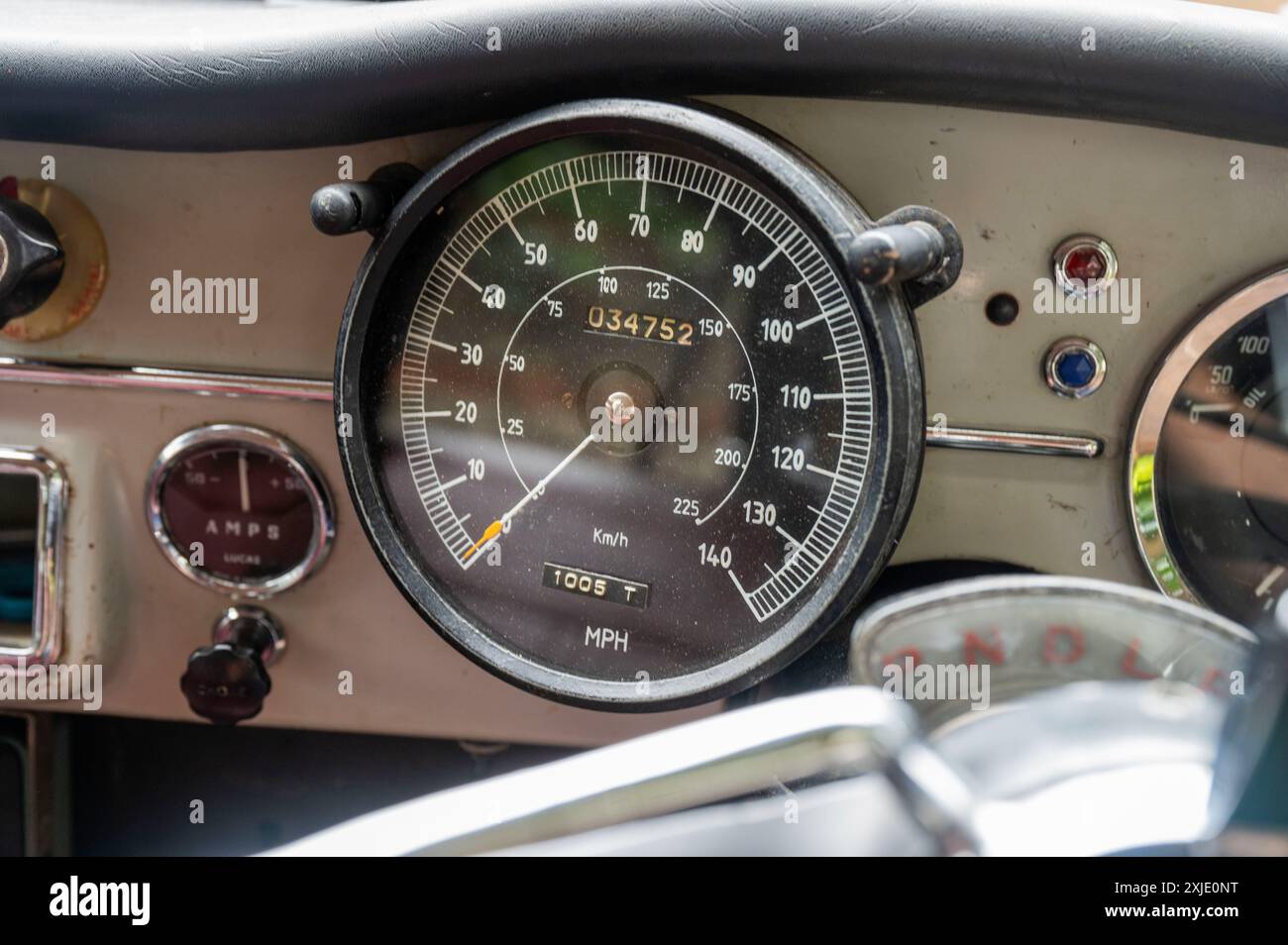 Radio della polizia Pye Vanguard e tachimetro calibrato in a1960 Wolseley 6/99 auto della polizia metropolitana con livrea e attrezzature corrette Foto Stock