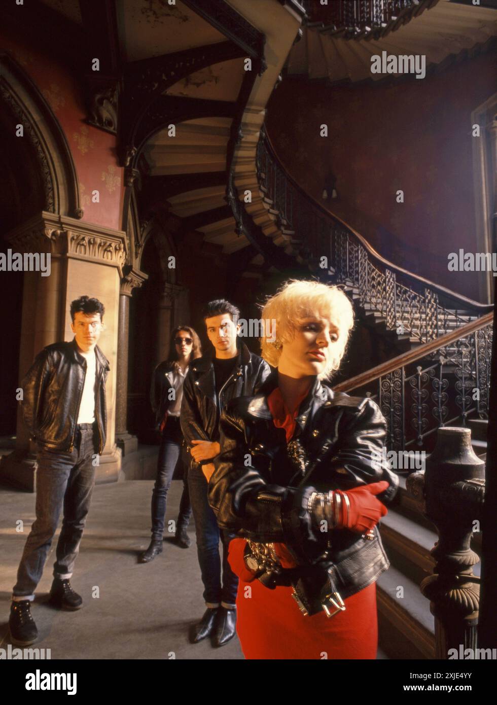 La band indie rock The Primitives fotografò al St Pancras Hotel di Londra nel 1988 Foto Stock