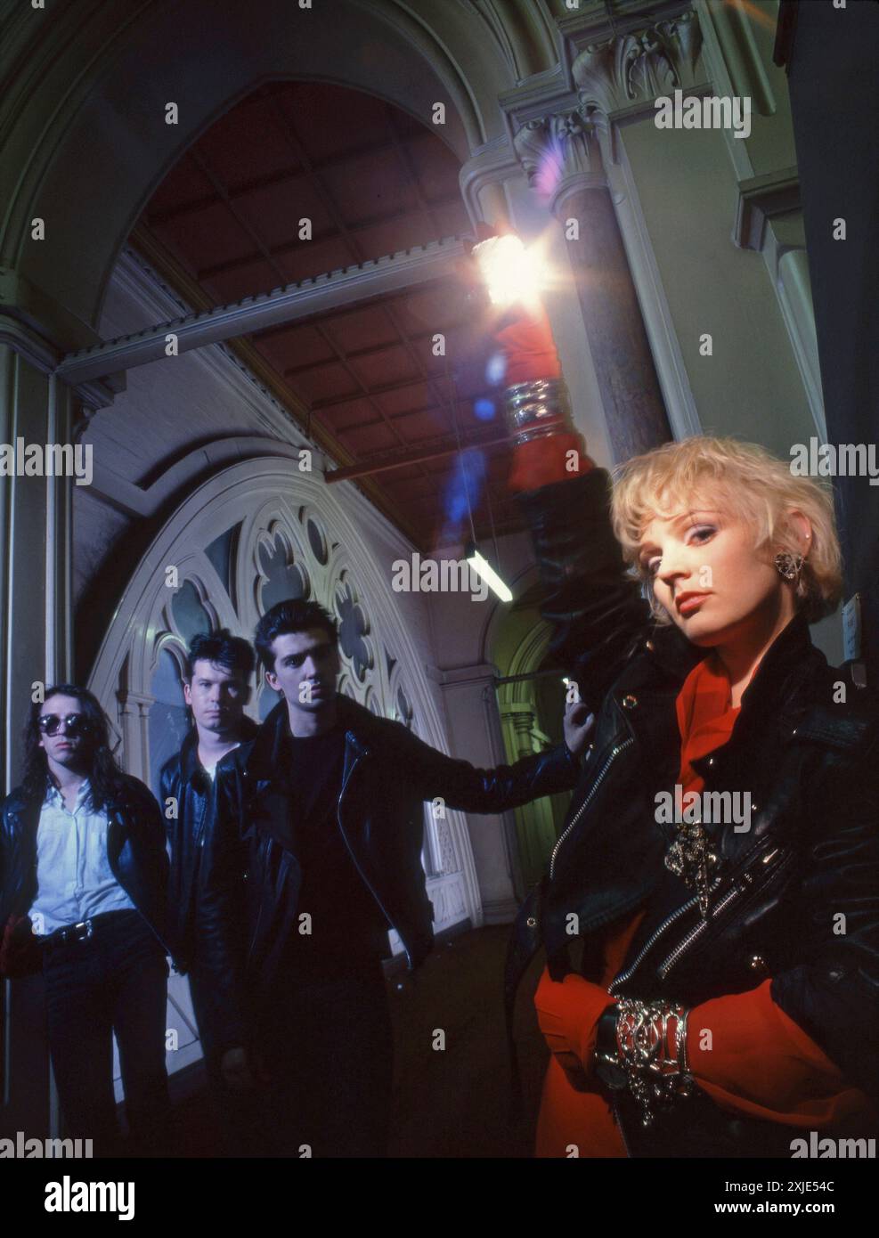 La band indie rock The Primitives fotografò al St Pancras Hotel di Londra nel 1988 Foto Stock