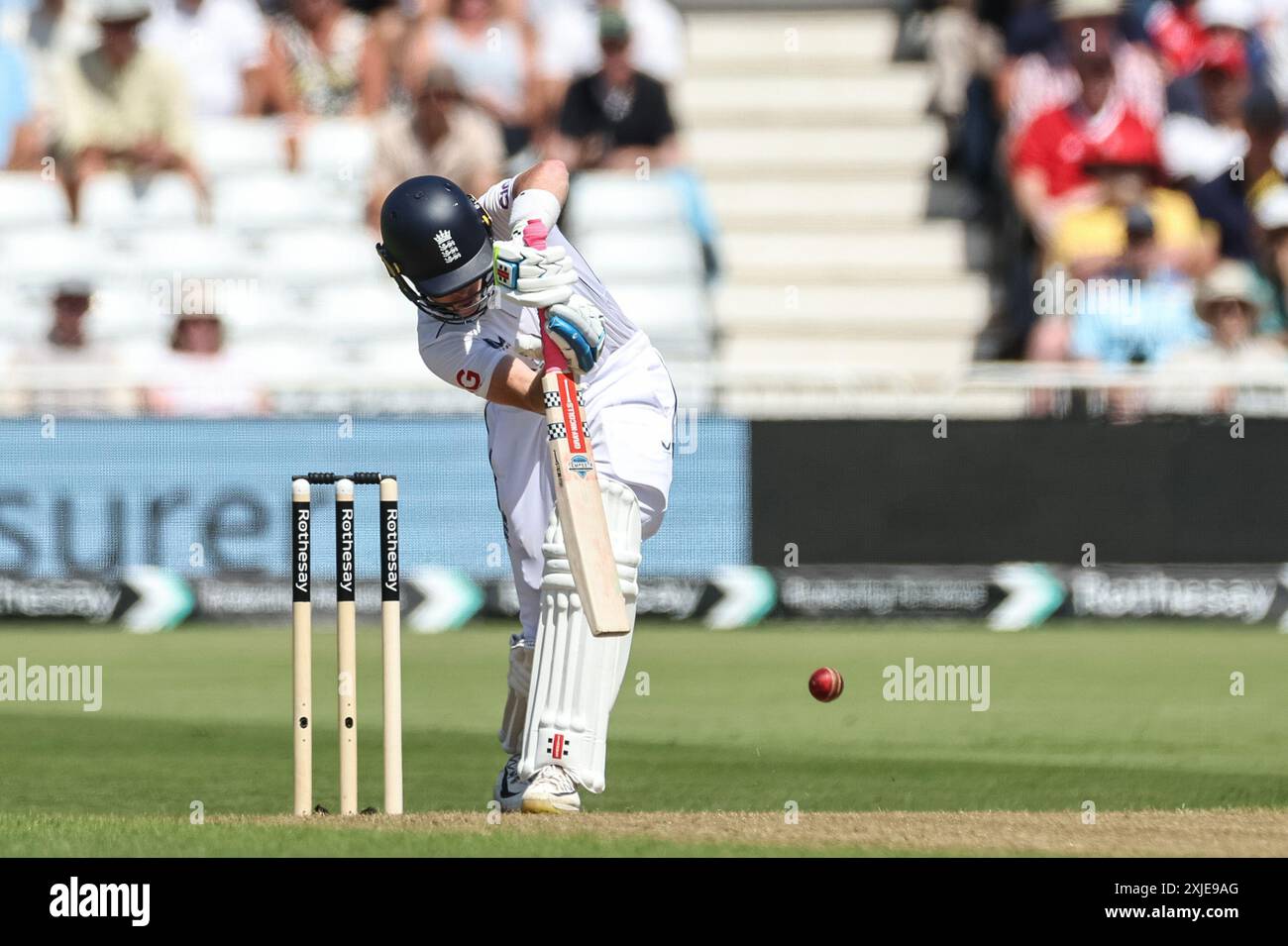 Ben Duckett dell'Inghilterra batte un quattro (4) durante il 2° Rothesay test Match Inghilterra vs West Indies a Trent Bridge, Nottingham, Regno Unito, 18 luglio 2024 (foto di Mark Cosgrove/News Images) Foto Stock