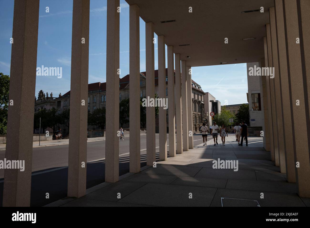 James-Simon-Galerie, centro visitatori e galleria d'arte in posizione centrale tra il ricostruito Neues Museum e il braccio Kupfergraben del fiume Sprea. Foto Stock