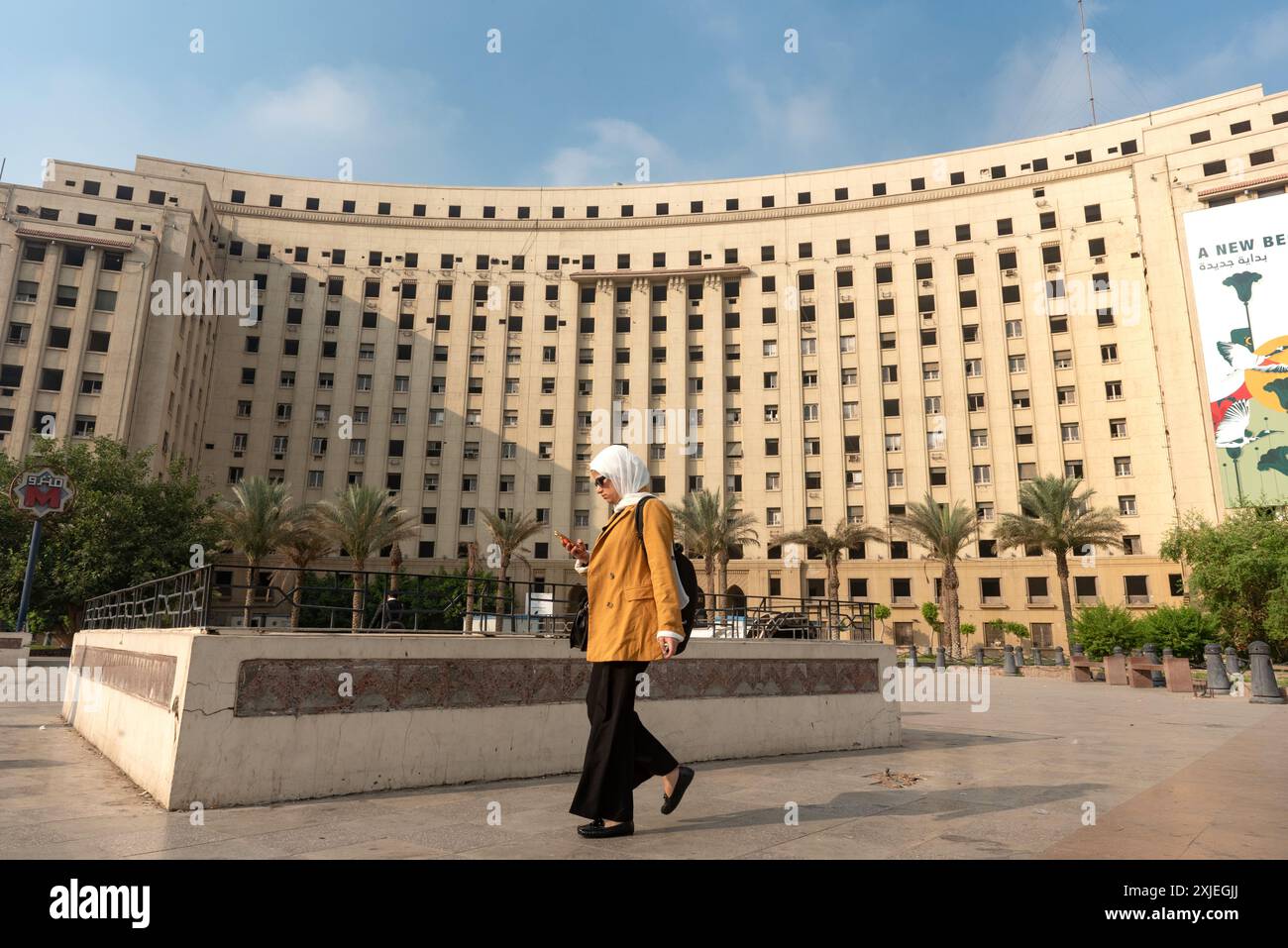 Cairo, Egitto. 1 luglio 2024 lo storico progetto di riqualificazione dell'edificio Mogamma El Tahrir nel centro del Cairo, un tempo sede amministrativa del governo Foto Stock