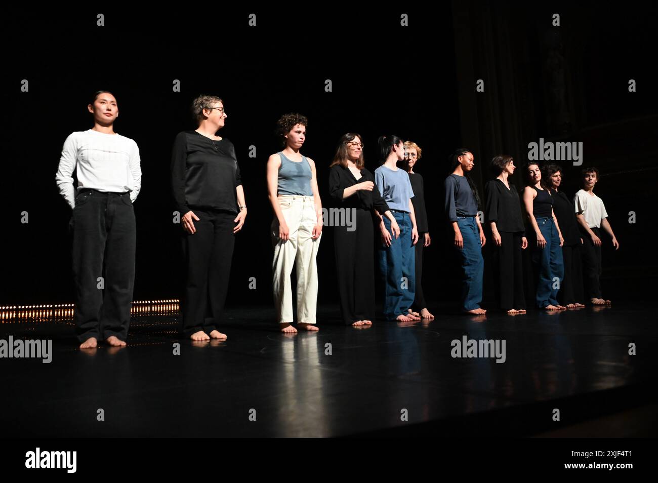 Festival d'Avignone 2024 "Close Up", spettacolo di Noé Soulier eseguito all'Opéra Grand Avignone il 14 luglio 2024 con Julie Charbonnier, Yumiko Funaya, Nangaline Gomis, Samuel Planas, Melisande Tonolo, gal Zusmanovich, e l'Ensemble il Convito crediti: Jacky Godard/Photo12 Foto Stock