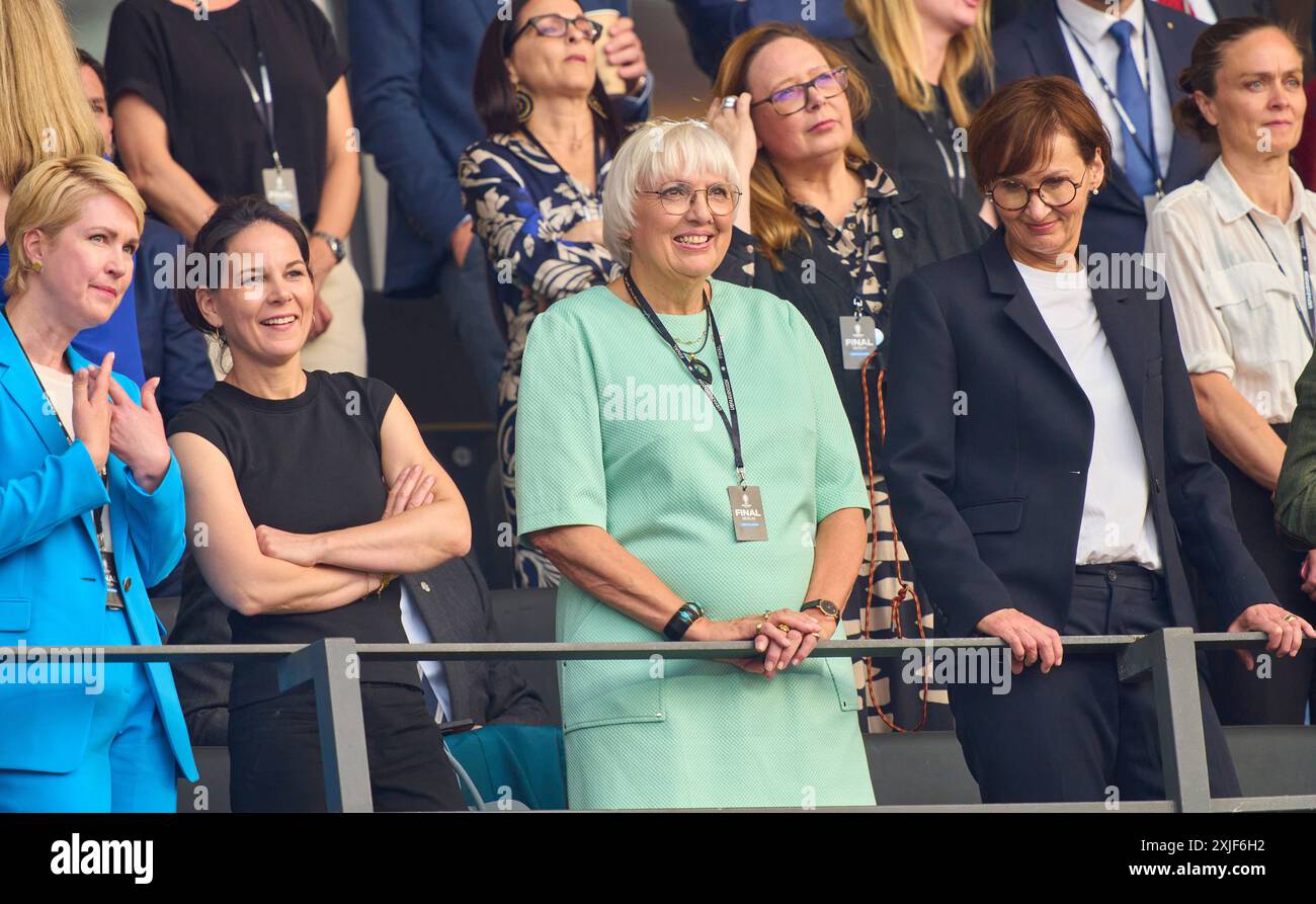 (L-R) Manuela Schwesig, SPD Politikerin, Mitglied des Bundesrates der Bundesrepublik Deutschland Annalena Baerbock, Gruene , GER Aussenministerin Claudia Roth (Gruene) Beauftragte der Bundesregierung fuer Kultur und Medien und Abgeordnete des Deutschen Bundestages , Bettina Stark-Watzinger, Forschungs- und Bildungsministerin des Bundes nella partita finale SPAGNA - INGHILTERRA 2-1 dei Campionati europei UEFA 2024 il 14 luglio 2024 a Berlino, Germania. Fotografo: Immagini ddp/immagini a stella Foto Stock