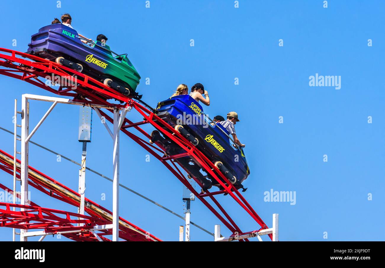 Attrazione fieristica Big Dipper o Roller Coaster presso The Island to the Giants / l'Île aux Géants - Dissay, Vienne (86), Francia. Foto Stock