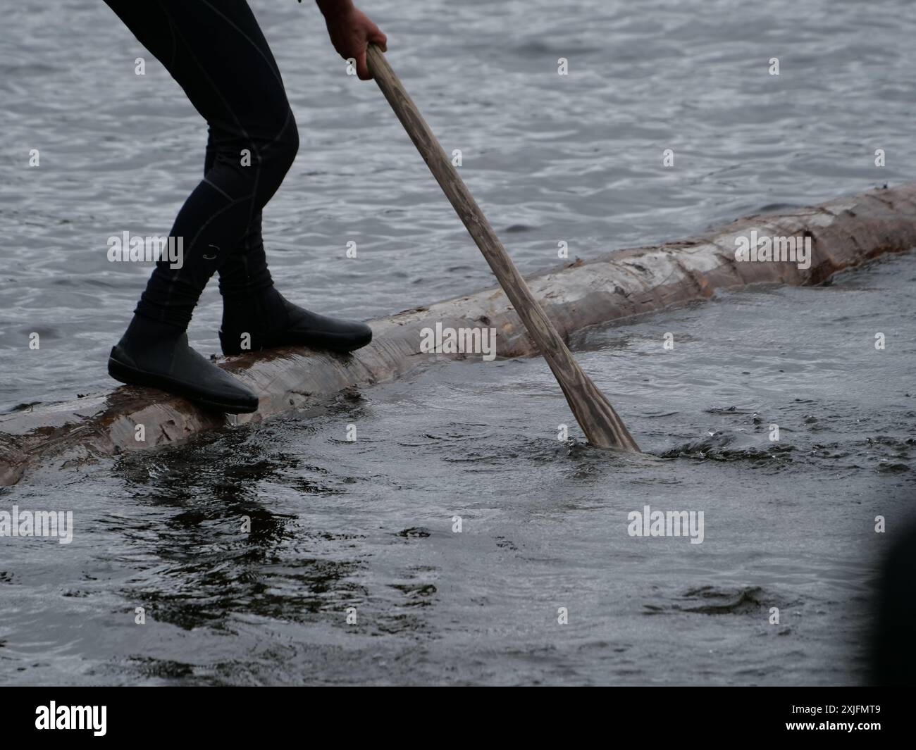 La competizione dei taglialegna a Käylä. Kuusamo, Finlandia 2024. Il concorso include maratona di tronchi, rotolamento, balene di tronco e rafting sui boscaioli. Foto Stock