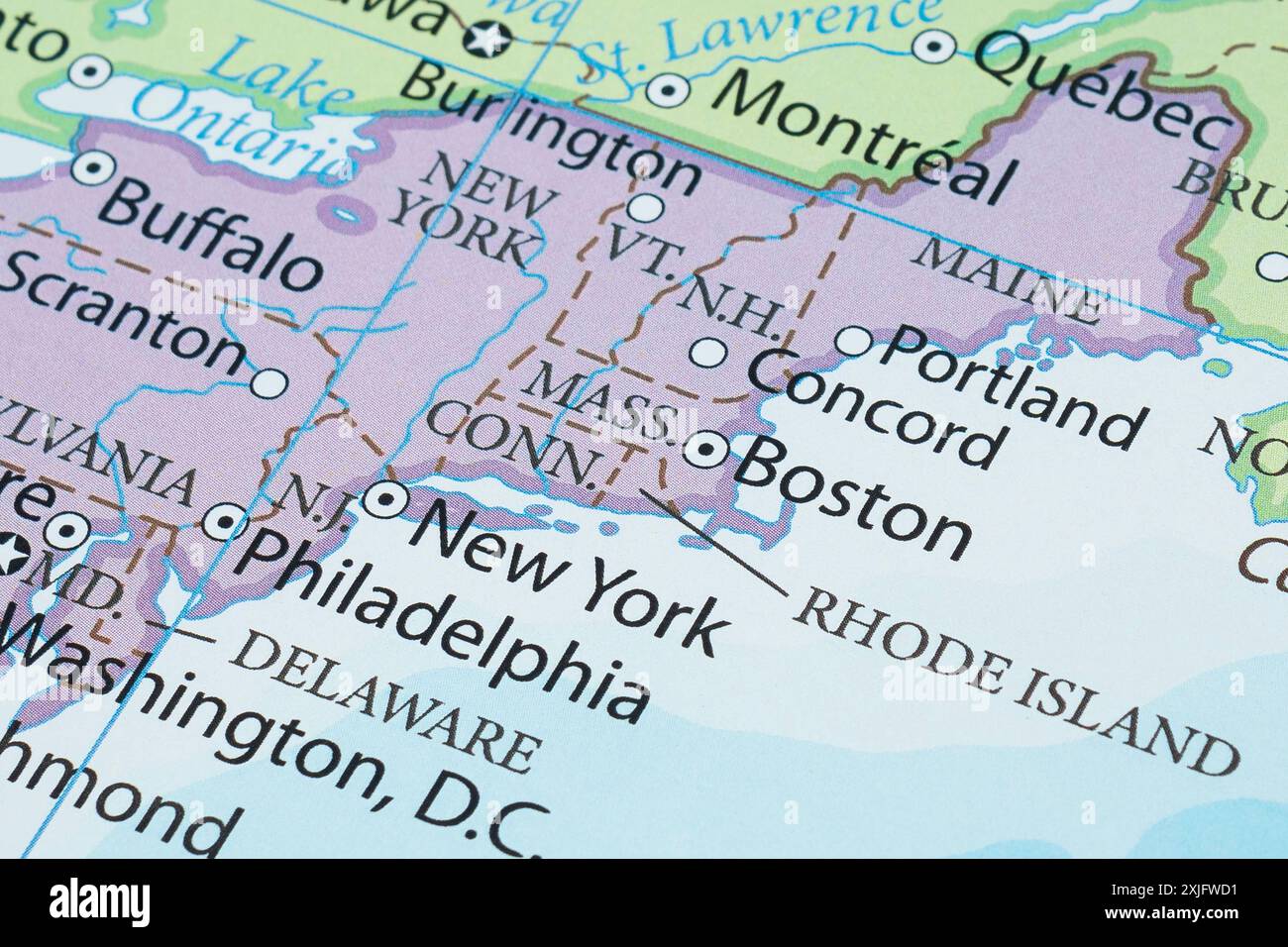 Macro fotografia della mappa politica dello stato del Massachusetts degli Stati Uniti d'america con le città e le frontiere più importanti Foto Stock