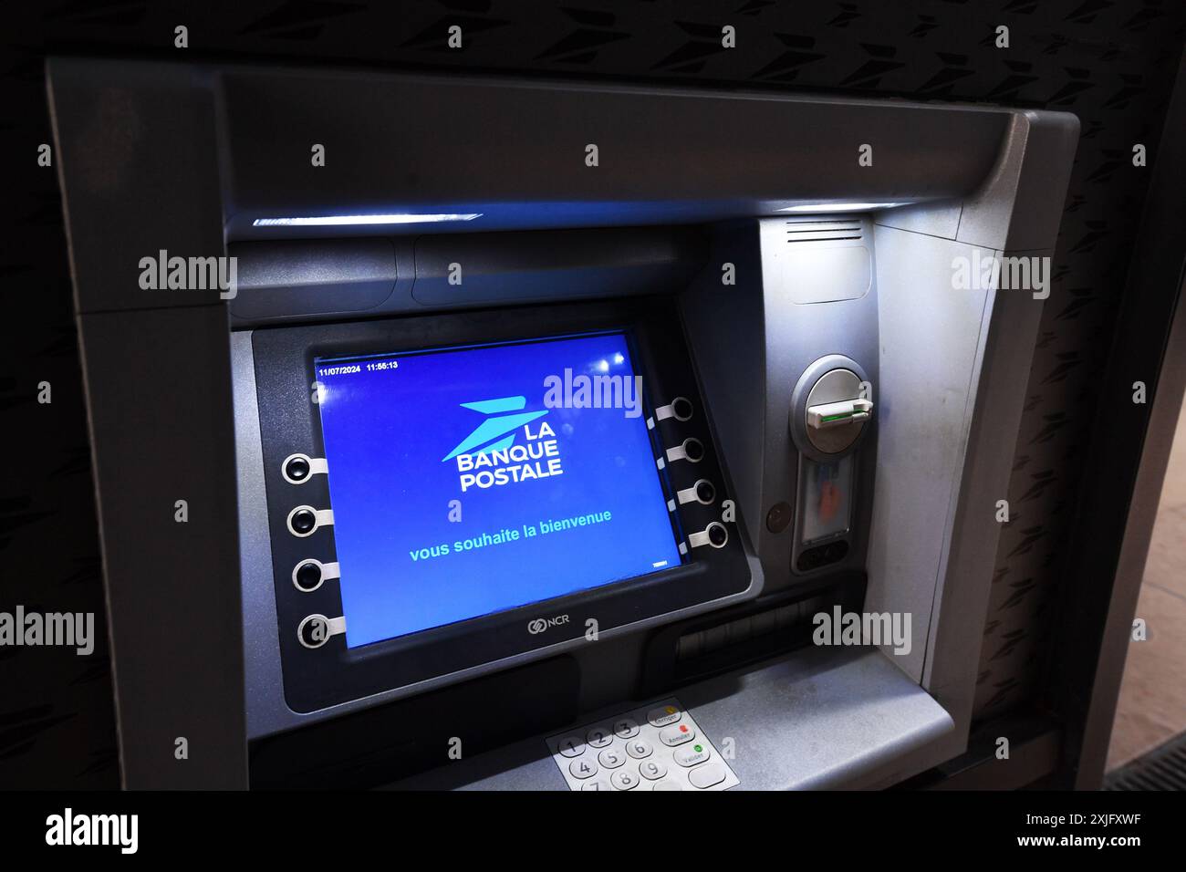 Banca postale DAB a Parigi - Francia Foto Stock