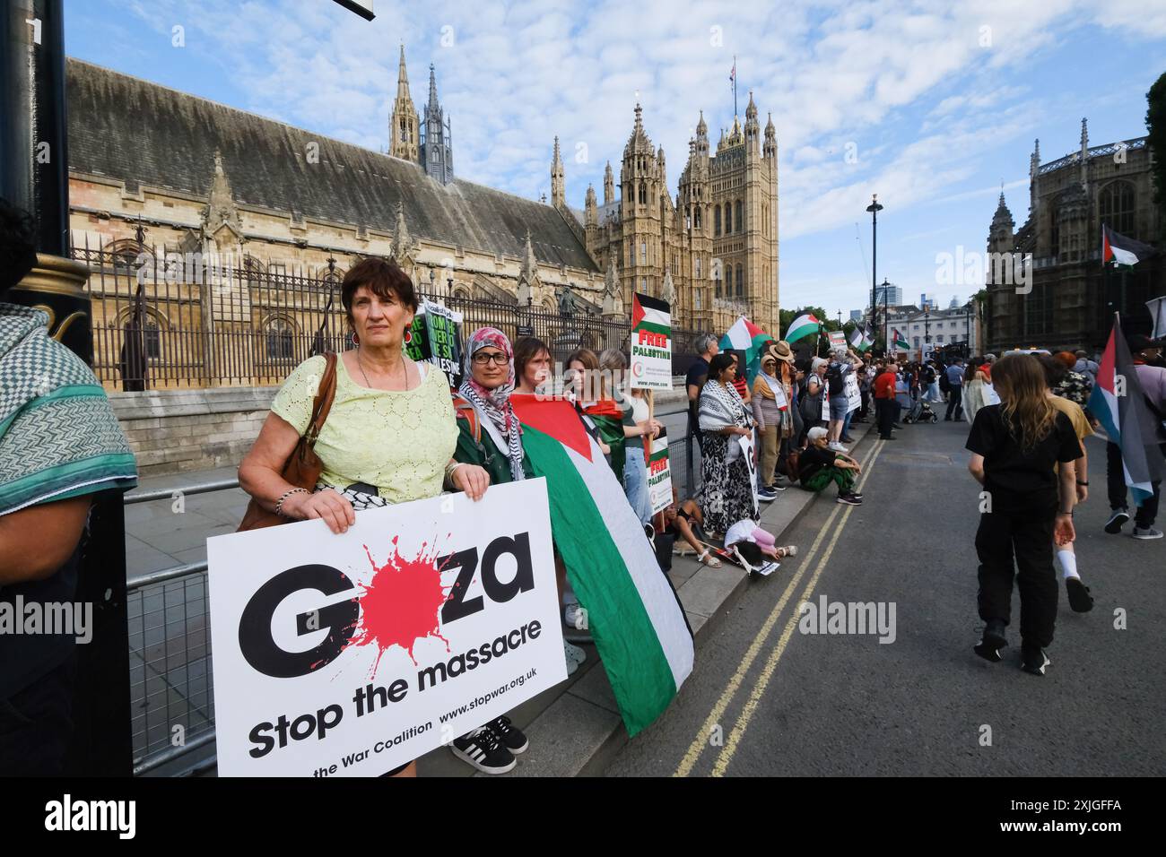 Parliament Square, Londra, Regno Unito. 18 luglio 2024. Israele guerra di Hamas: I sostenitori della Palestina formano un anello intorno al Parlamento. Crediti: Matthew Chattle/Alamy Live News Foto Stock