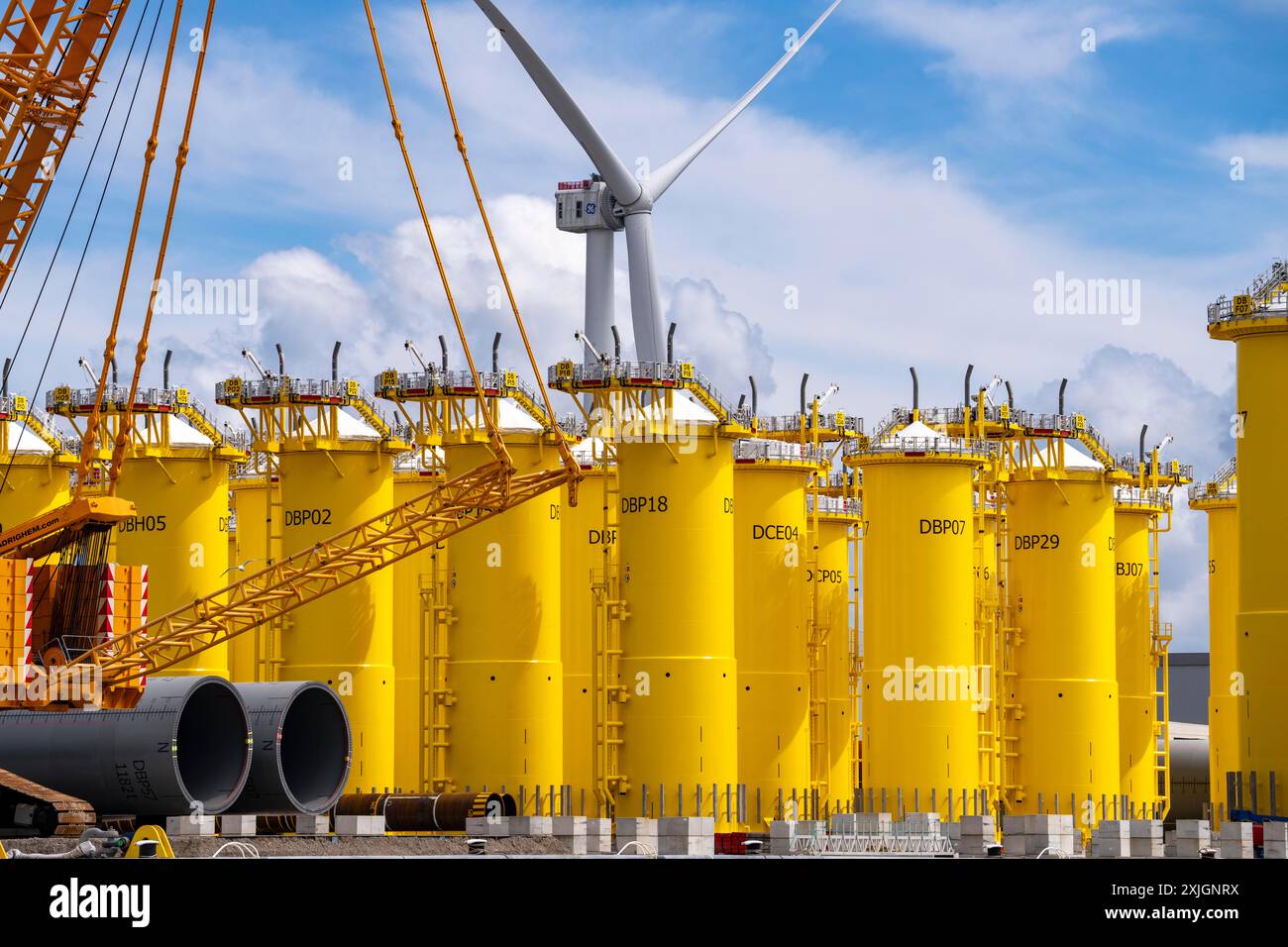 SIF Offshore Foundaitons, produzione di fondazioni, monopali, per turbine eoliche offshore, su questi tubi, installati sul fondo del mare fino al 60 Foto Stock