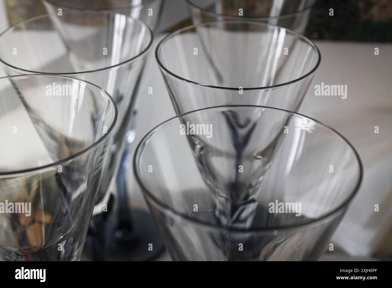 Set vuoto trasparente di bicchieri da champagne Foto Stock
