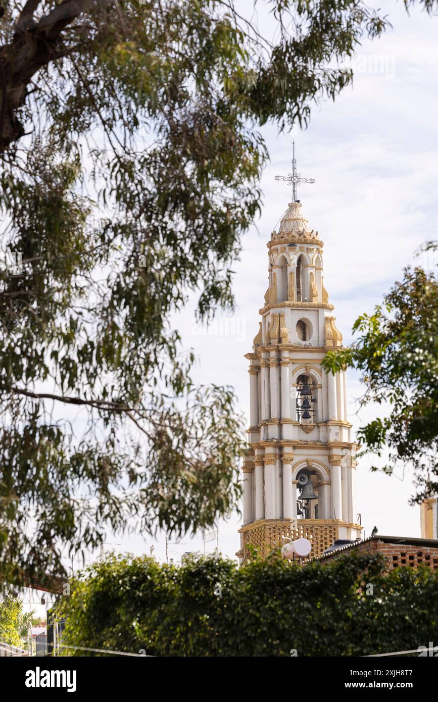 Vista pomeridiana della chiesa del centro storico di Ajijic, Jalisco, Messico. Foto Stock