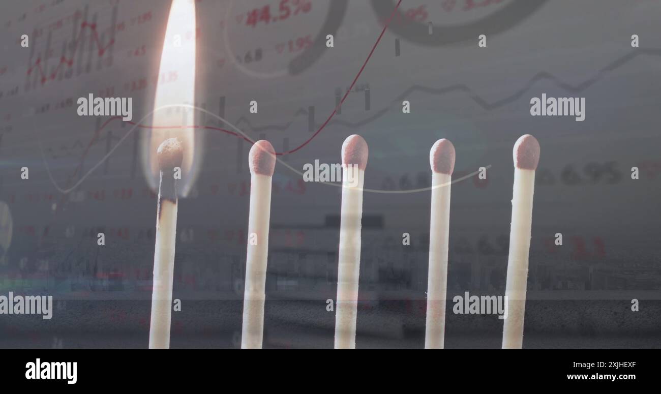 Immagine dell'elaborazione dei dati finanziari su corrispondenza illuminata Foto Stock