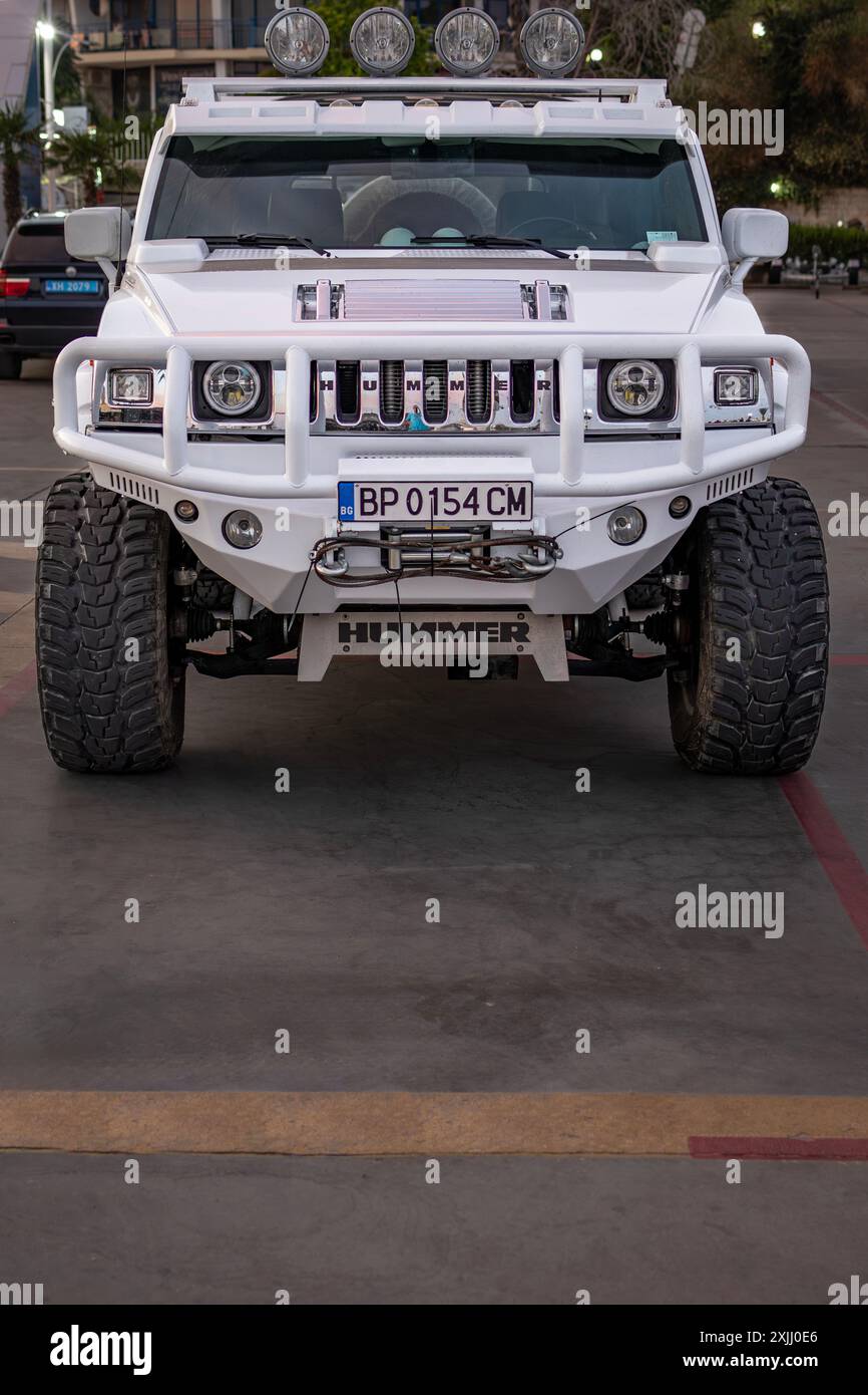 Veicolo fuoristrada di fascia alta Hummer H2 a Marina Dinevi, Sveti Vlas, Burgas, Bulgaria Foto Stock