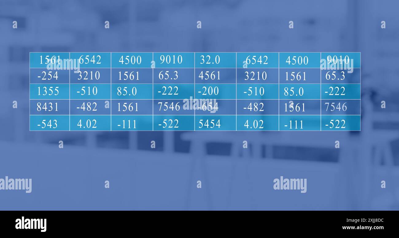 Immagine dell'elaborazione dei dati sulla postazione di lavoro in ufficio Foto Stock