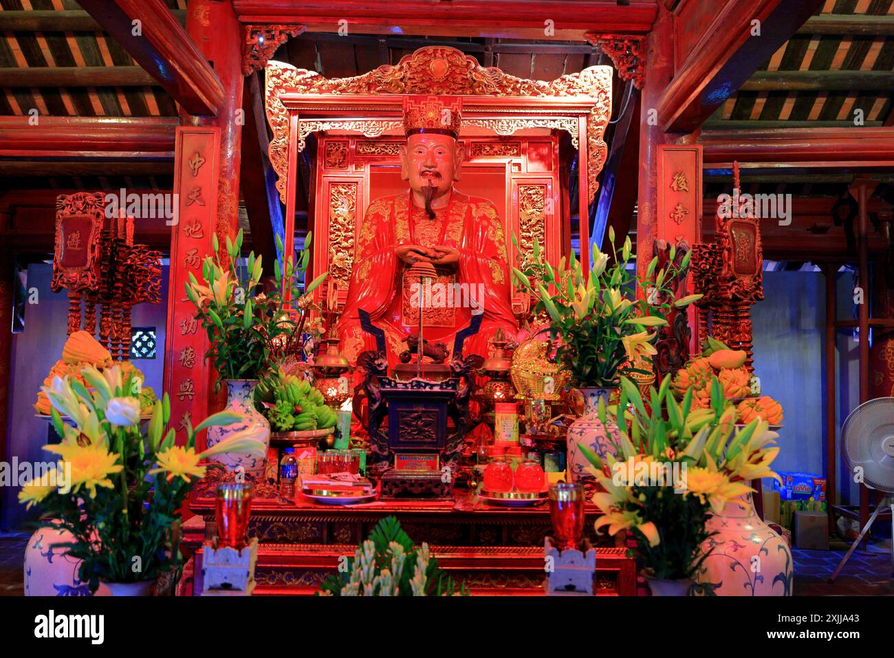 Tempio della letteratura (Van Mieu Quoc tu Giam), un tempio confuciano con santuari e cancello anteriore a Van Mieu, Dong da, ha noi, Vietnam Foto Stock