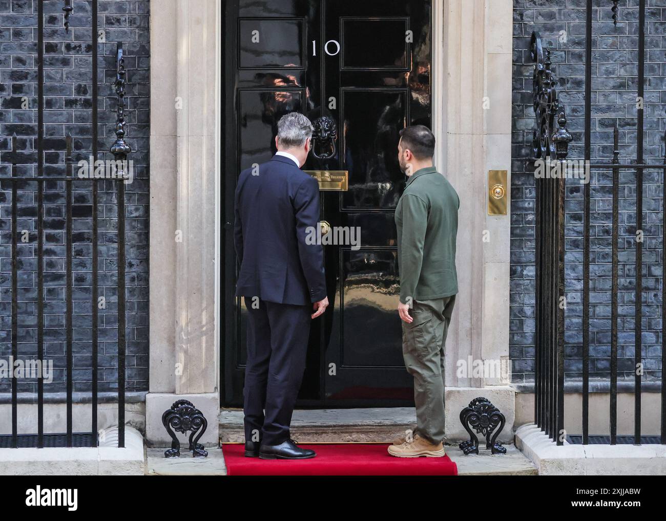 Londra, 19 luglio 2024. Sir Keir Starmer, primo Ministro del Regno Unito, dà il benvenuto oggi a Downing Street a Londra a Volodymyr Zelenskyy, Presidente dell'Ucraina. Crediti: Imageplotter/Alamy Live News Foto Stock